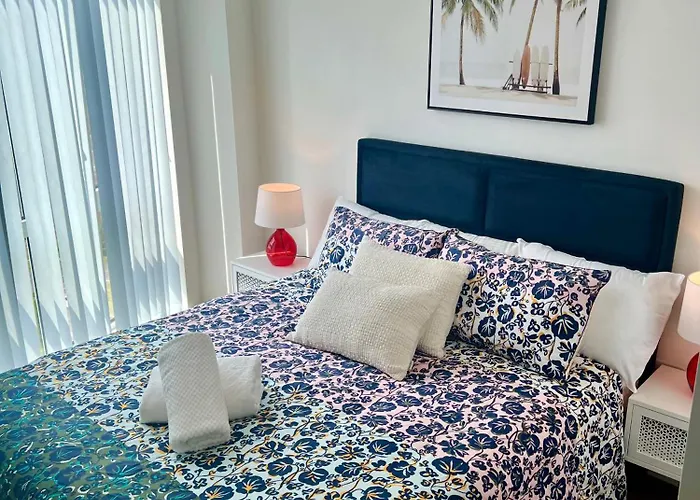 Spacious Urban Gem Apartment With Parking
