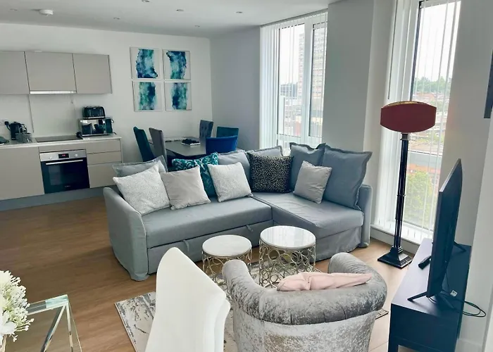 Spacious Urban Gem Apartment With Parking