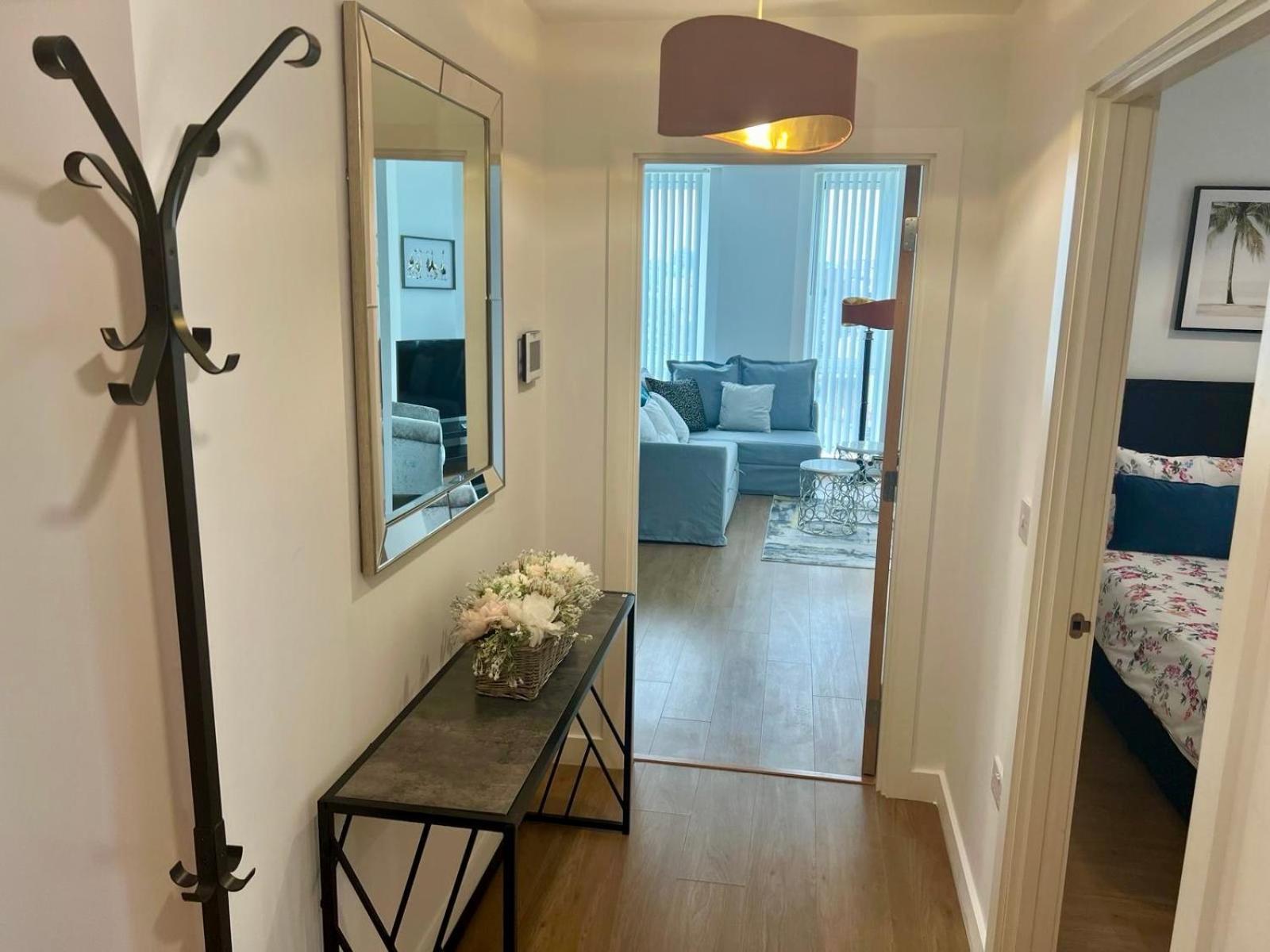 Apartment Spacious Urban Gem With Parking