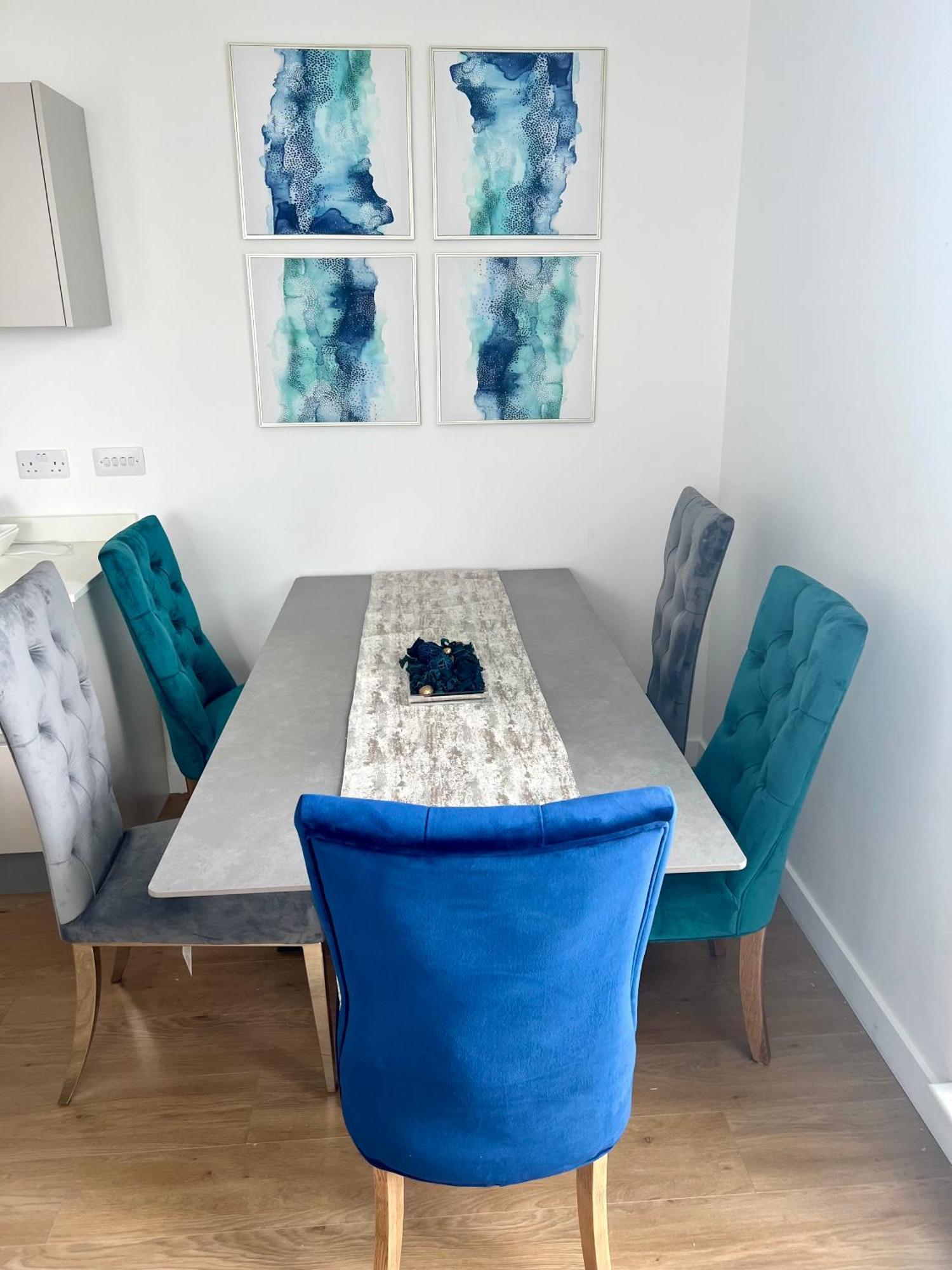 Apartment Spacious Urban Gem With Parking Bracknell